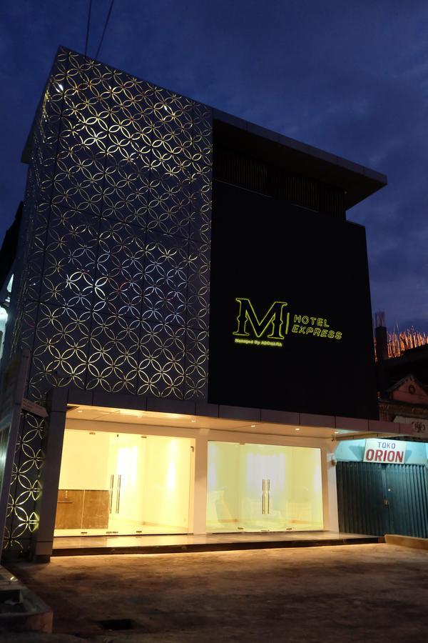 M Hotel Express סורונג מראה חיצוני תמונה